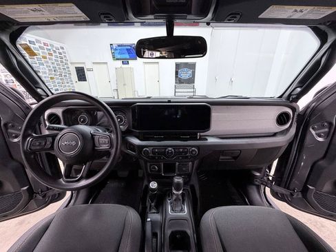 Used 2024 Jeep Gladiator Sport AWD/4WD image 29