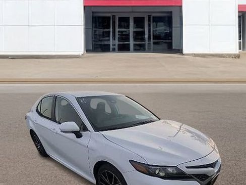 Used 2024 Toyota Camry SE FWD image 1