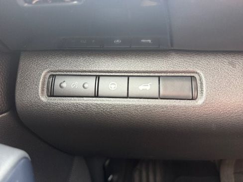 Used 2025 Nissan Pathfinder SV FWD image 22