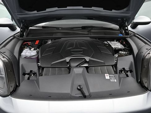 Certified 2025 Porsche Cayenne AWD/4WD image 17