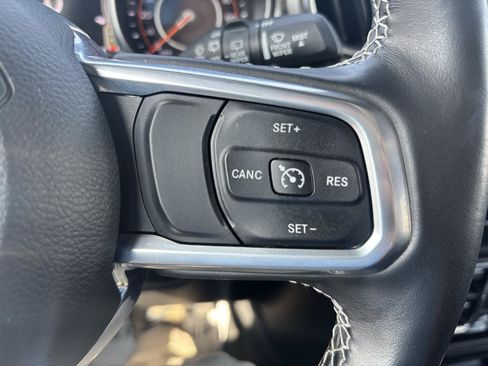 Used 2020 Jeep Wrangler Unlimited Sahara AWD/4WD image 17