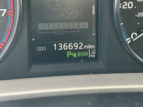 Used 2016 Toyota RAV4 Limited image 10