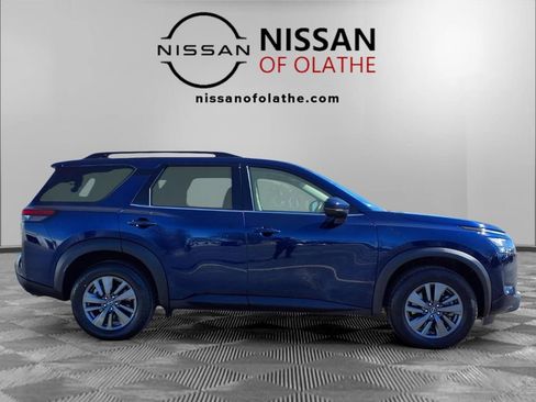Used 2024 Nissan Pathfinder SV FWD image 31