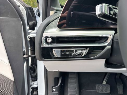 New 2026 Cadillac Lyriq Sport RWD image 33