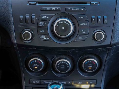 Used 2013 MAZDA MAZDA3 i Touring image 11