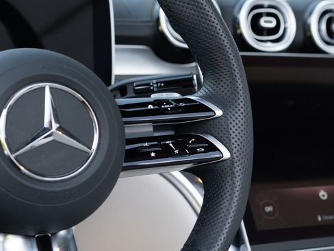 Used 2025 Mercedes-Benz CLE 450 4MATIC Cabriolet image 35