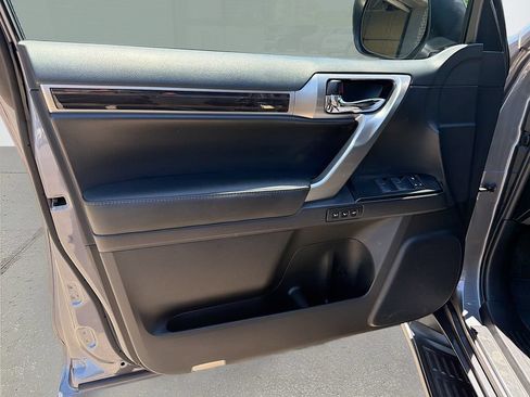 Used 2022 Lexus GX 460 Luxury w/ Accessory Package AWD/4WD image 24