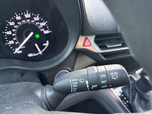 Used 2022 Toyota Sienna LE image 18