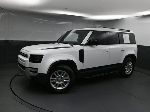 Used 2025 Land Rover Defender 110 S AWD/4WD image 4
