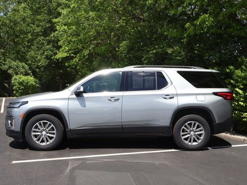 Used 2023 Chevrolet Traverse LT w/ LPO, Floor Liner Package AWD/4WD image 4