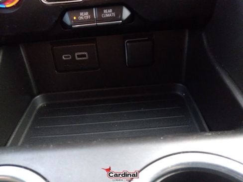 Used 2022 GMC Yukon XL SLE w/ Gmc Pro Safety Plus Package image 38