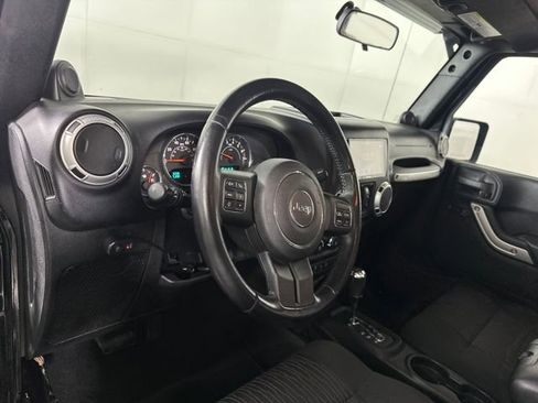 Used 2012 Jeep Wrangler Unlimited Sahara w/ Connectivity Group image 34