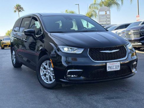Used 2024 Chrysler Pacifica Touring FWD image 30