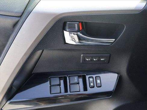 Used 2018 Toyota RAV4 Limited AWD/4WD image 11
