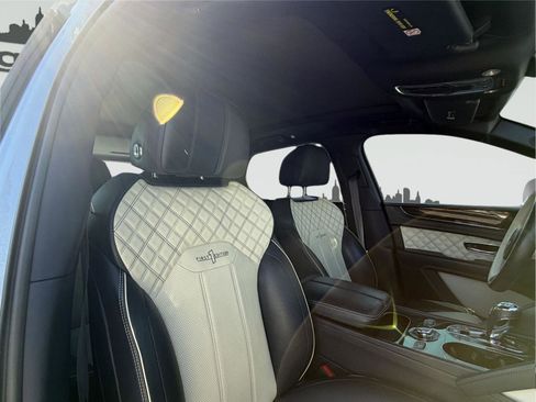 Used 2021 Bentley Bentayga AWD/4WD image 32