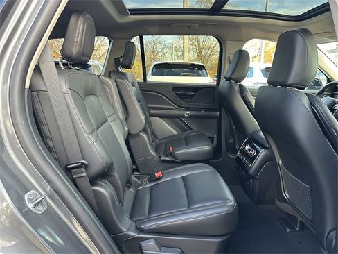 Certified 2024 Lincoln Aviator Premiere w/ Premium Package image 36