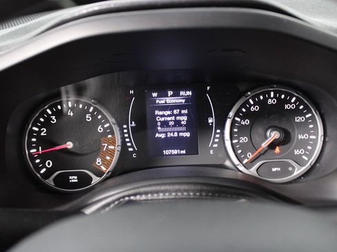 Used 2019 Jeep Renegade Latitude w/ Popular Equipment Group FWD image 14