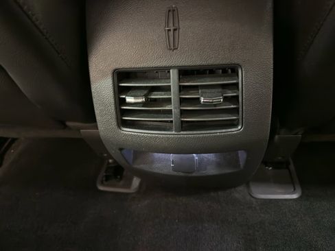 Used 2012 Lincoln MKX AWD image 27