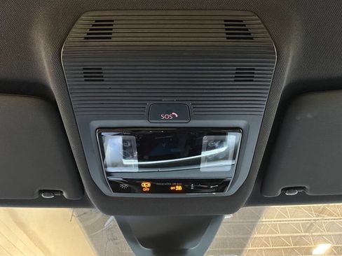 Used 2026 Volkswagen Atlas Cross Sport SE FWD image 18