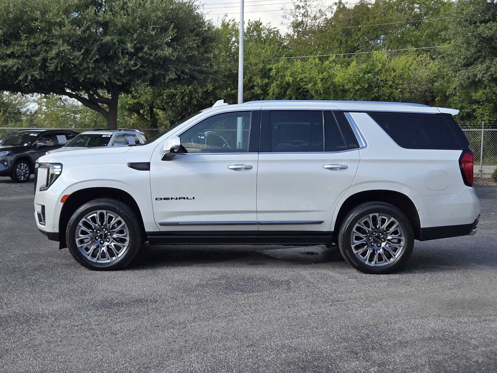 Certified 2023 GMC Yukon Denali Ultimate AWD/4WD image 4