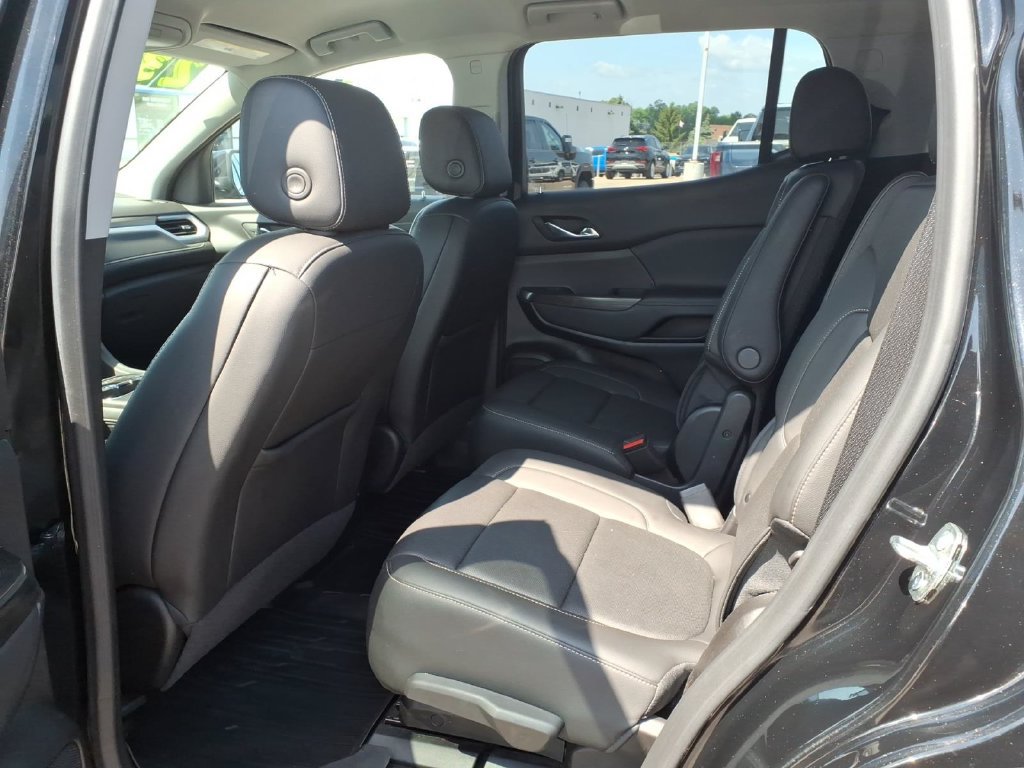 Used 2023 GMC Acadia SLT w/ Technology Package AWD/4WD image 10
