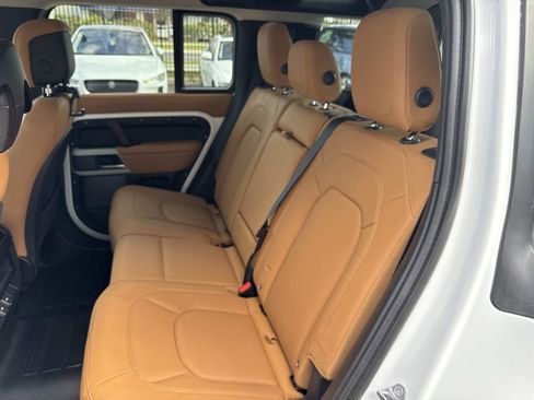 Used 2023 Land Rover Defender 110 SE image 13