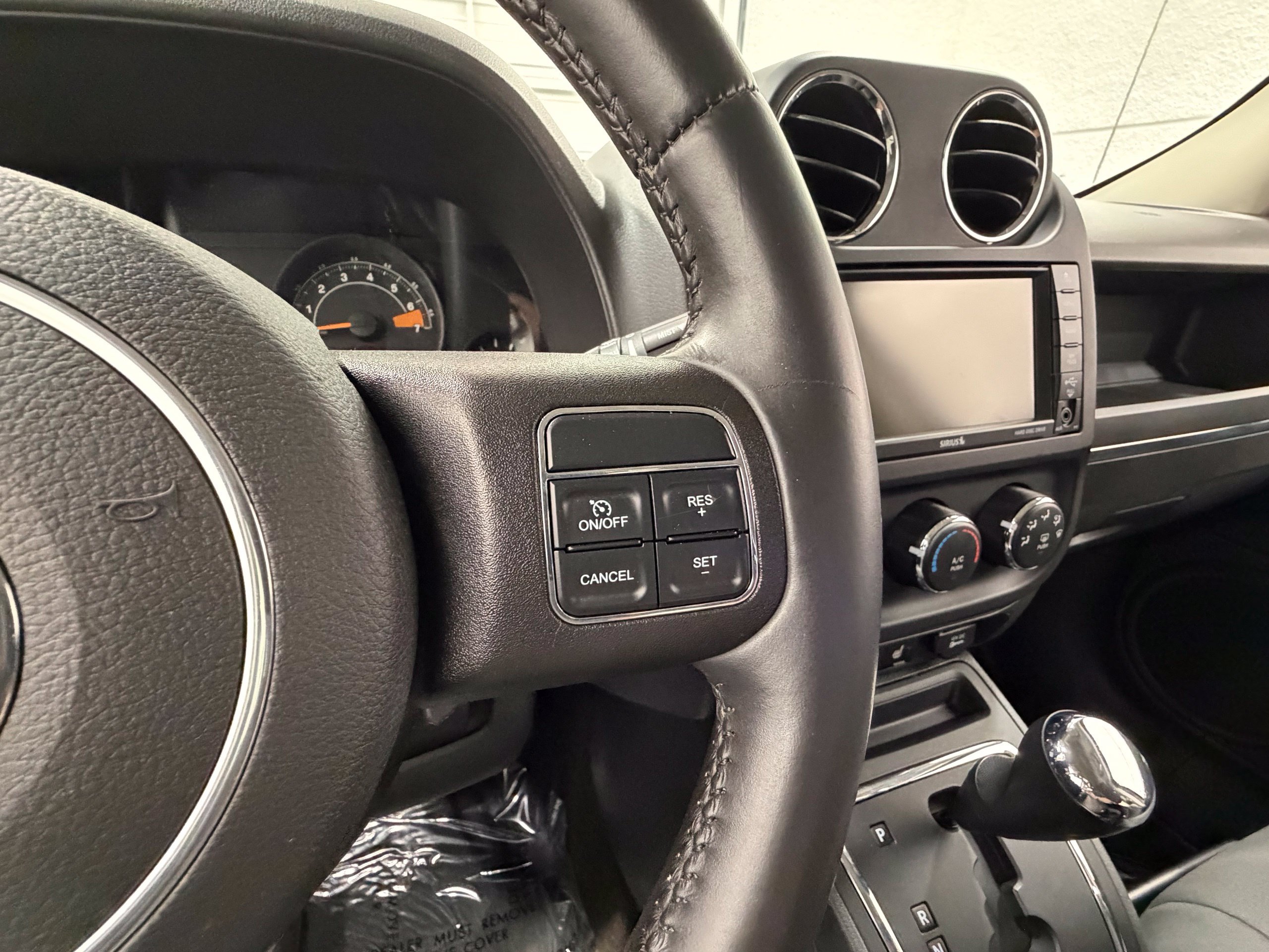 Used 2015 Jeep Patriot Latitude FWD image 34
