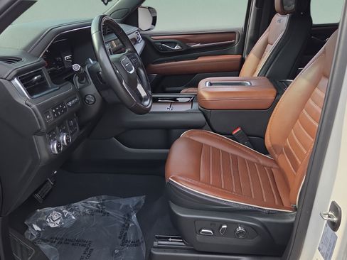Certified 2023 GMC Yukon Denali Ultimate AWD/4WD image 9