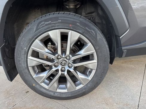 Used 2023 Toyota RAV4 XLE Premium image 9