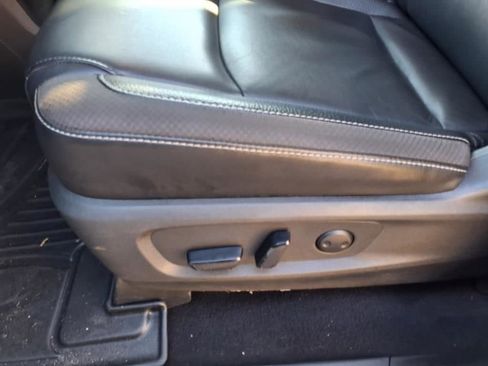 Used 2023 Nissan Pathfinder SL w/ Lighting Package (N92) image 16