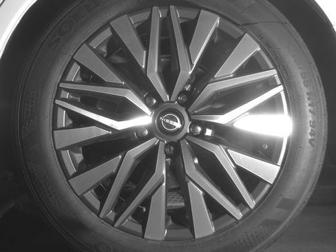 Used 2025 Nissan Altima 2.5 SV FWD image 14