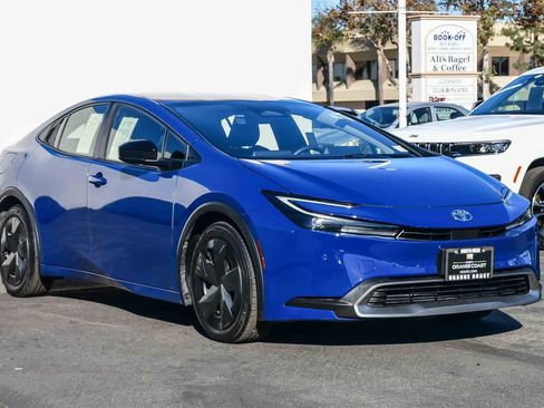 Used 2024 Toyota Prius Prime SE image 3