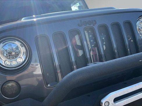 Used 2017 Jeep Wrangler Unlimited Sahara AWD/4WD image 29