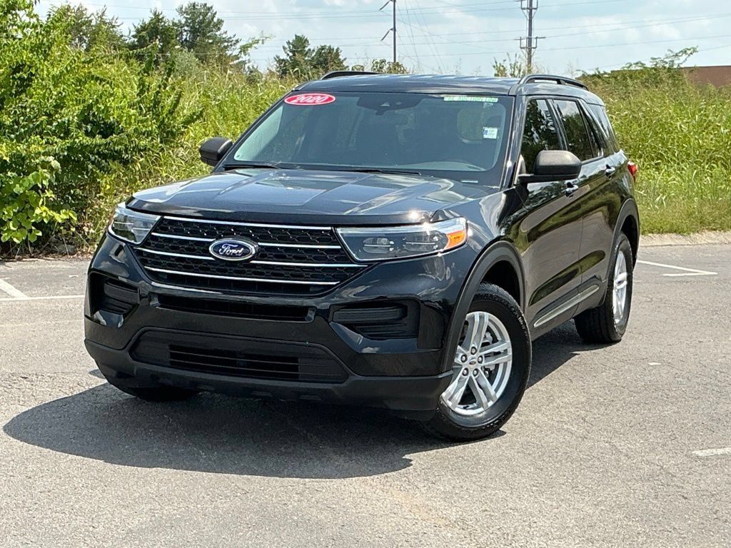 Used 2020 Ford Explorer XLT w/ Comfort Package AWD/4WD image 2
