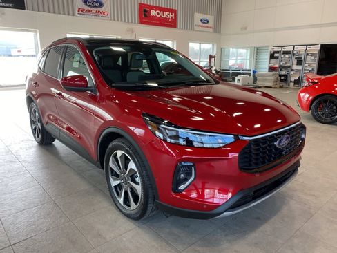 Used 2023 Ford Escape Platinum w/ Premium Technology Package image 7