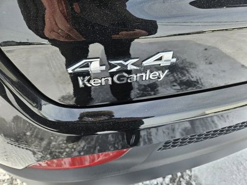 Used 2023 Jeep Compass Latitude w/ Convenience Group image 18