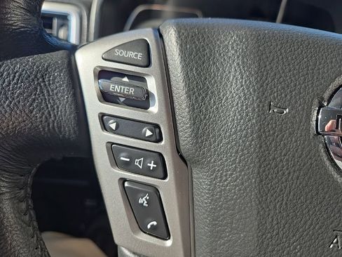Used 2019 Nissan Titan SV w/ SV Convenience Package image 15