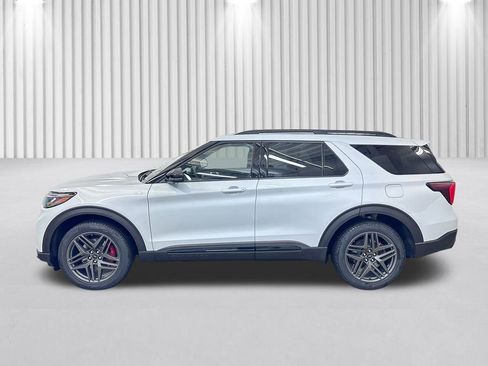 New 2026 Ford Explorer ST-Line w/ ST-Line Street Pack image 8