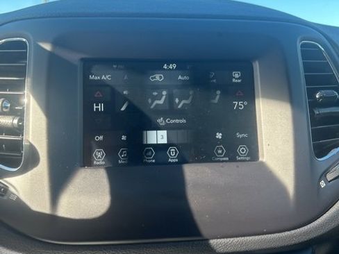 Used 2018 Jeep Compass Latitude w/ Popular Equipment Group image 19