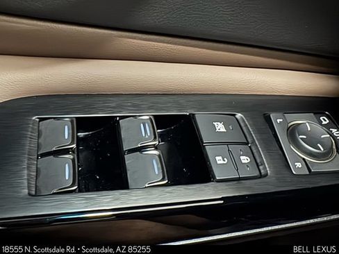 Used 2025 Lexus ES 300h w/ Premium Package FWD image 16