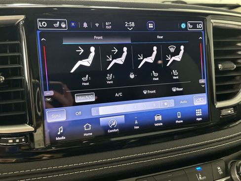 Used 2023 Chrysler Pacifica Limited FWD image 26