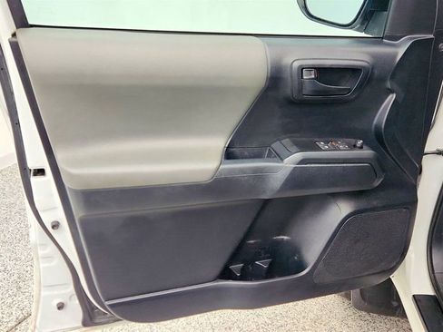 Used 2019 Toyota Tacoma SR w/ SX Package image 10
