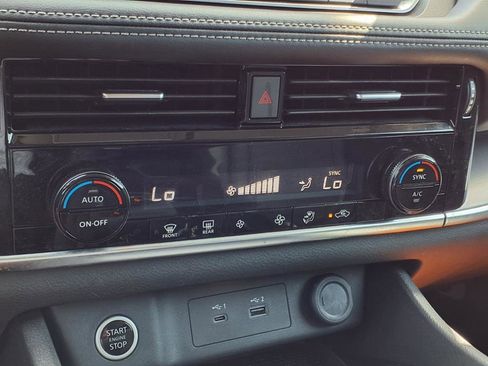 Certified 2022 Nissan Rogue SV image 18