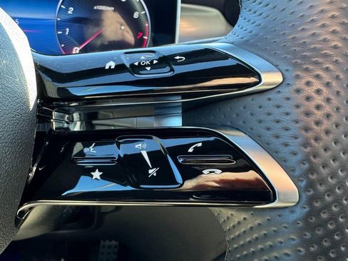 Used 2024 Mercedes-Benz GLC 300 4MATIC image 18