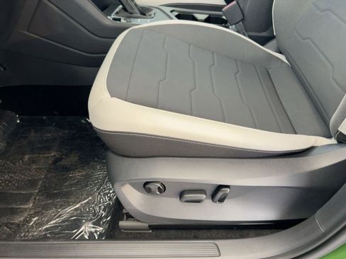 New 2026 Volkswagen Taos SE image 14