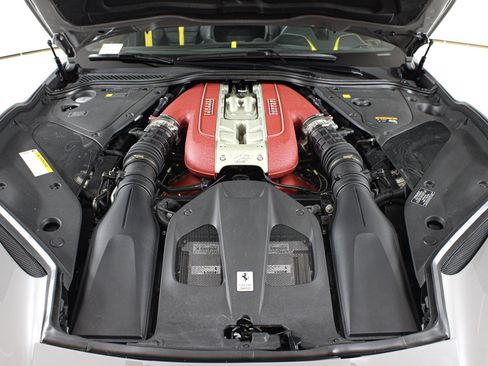 Used 2019 Ferrari 812 Superfast RWD image 55