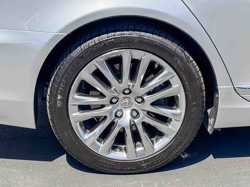 Used 2015 Lexus LS 460 L w/ Ultra Luxury Package image 10