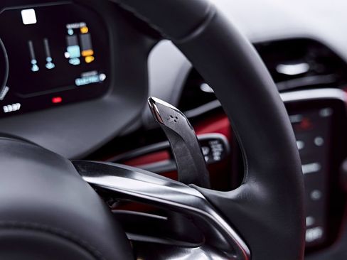 Used 2024 McLaren Artura RWD image 68