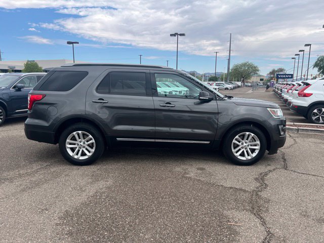 Used 2016 Ford Explorer XLT w/ Equipment Group 202A FWD image 2