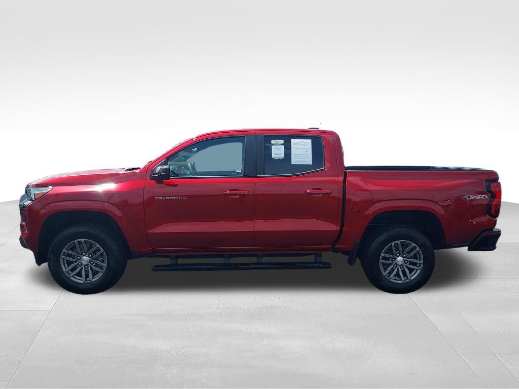 Used 2023 Chevrolet Colorado LT w/ LT Convenience Package II AWD/4WD image 3
